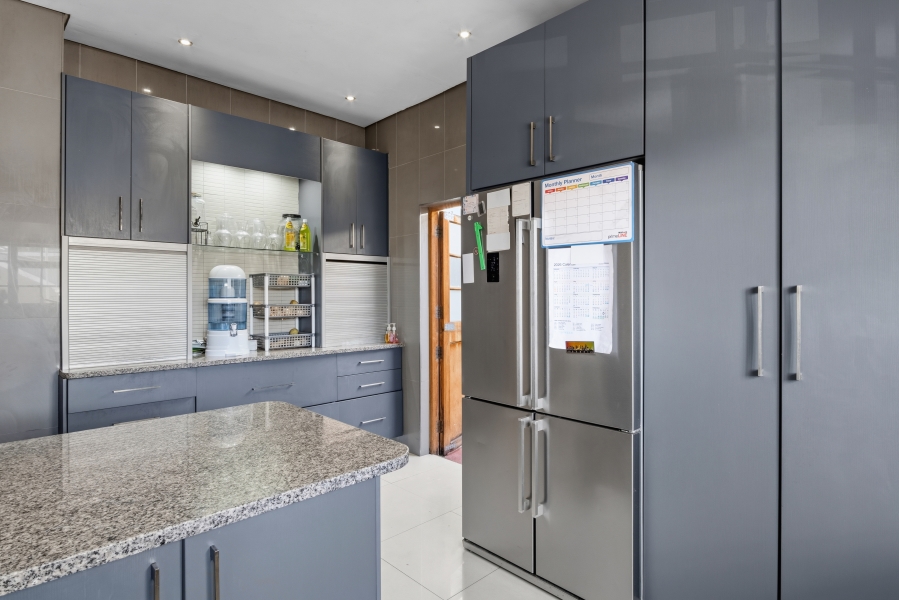 8 Bedroom Property for Sale in Walmer Estate Western Cape